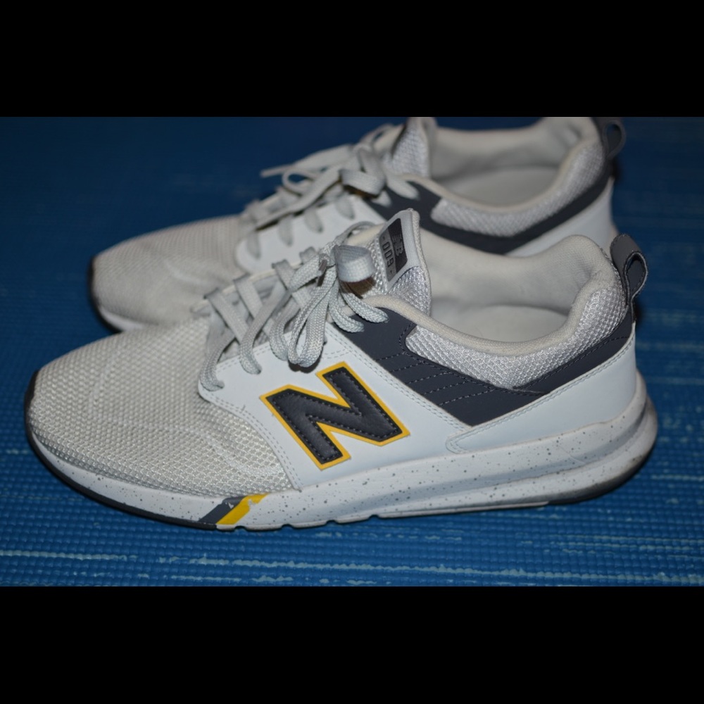 Men’s New Balance sneakers